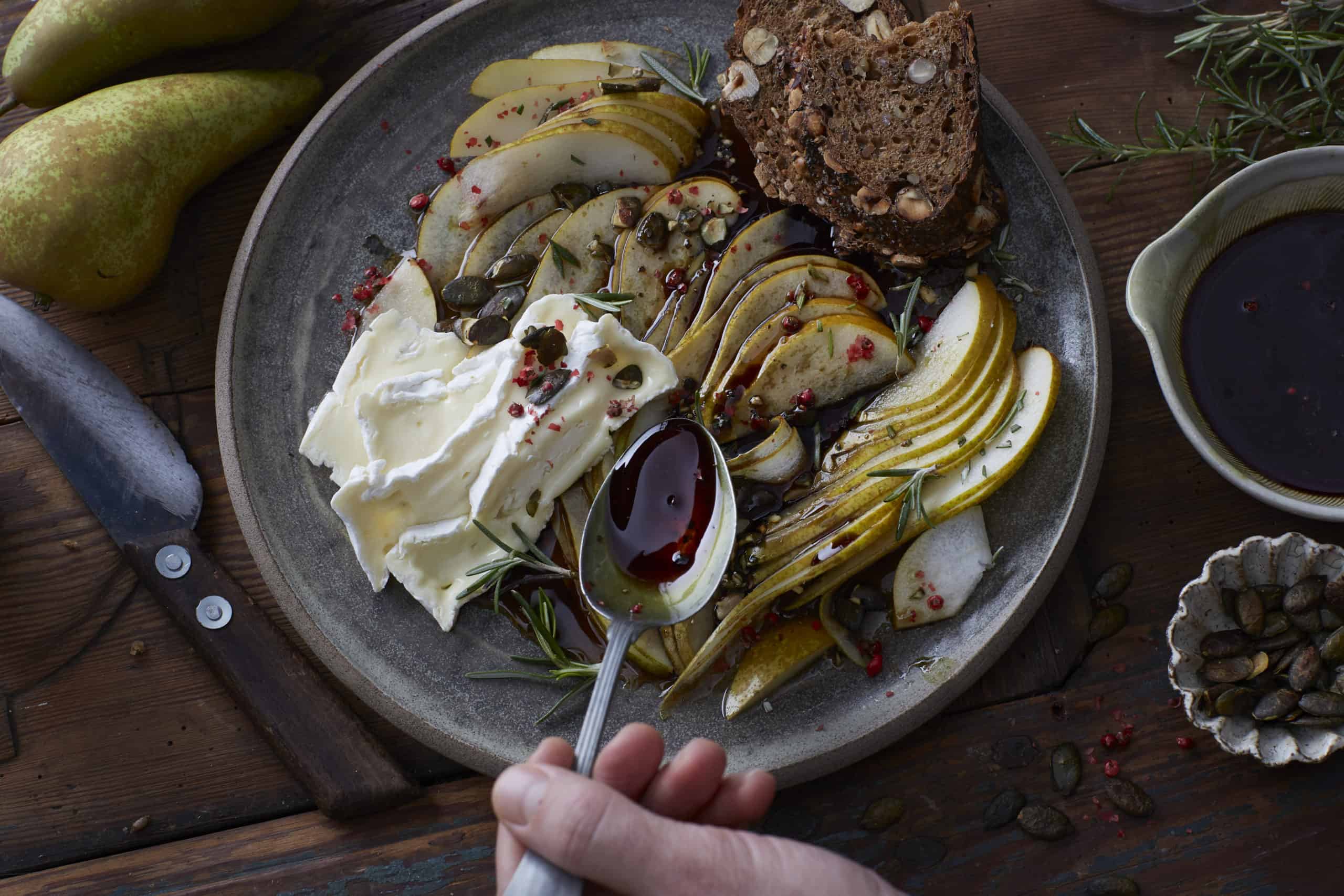 Birnen-Camembert-Carpaccio mit Whisky-Dressing - FRANZ &amp; CO. – die Ölmüller